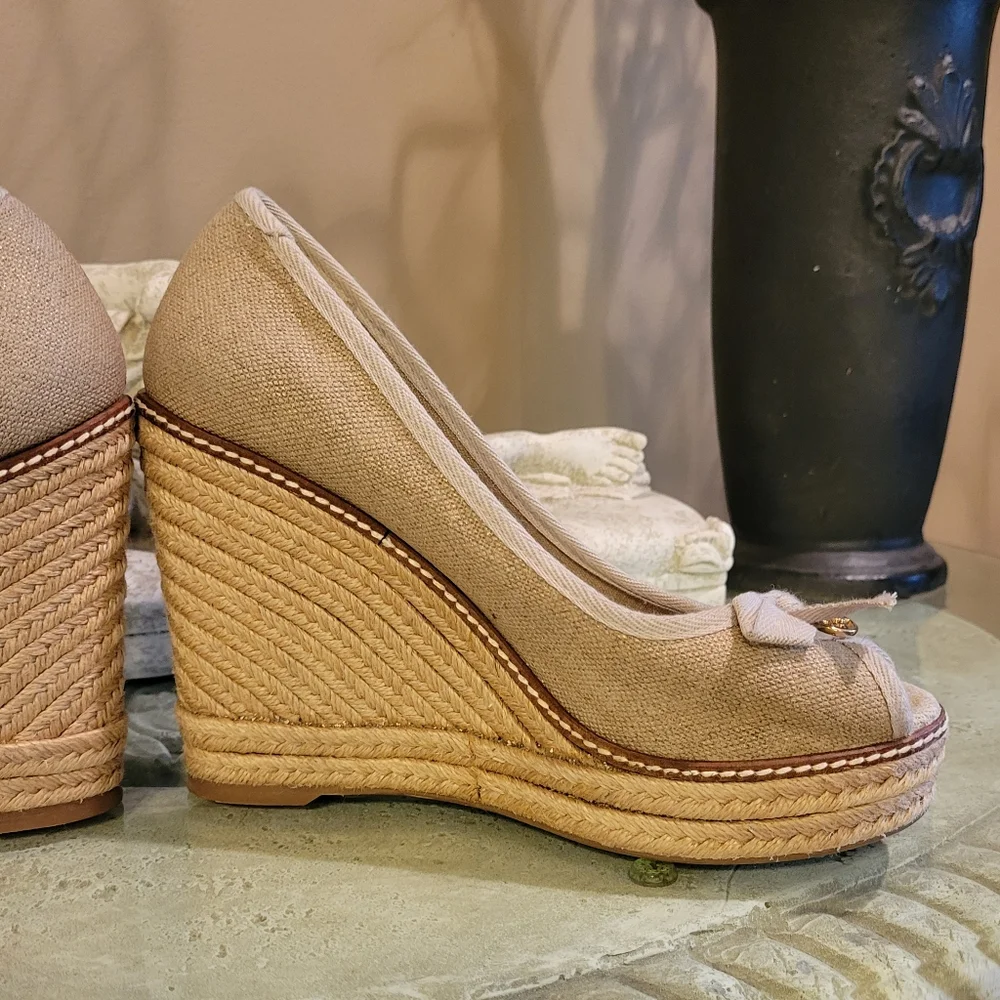 Tory Burch Gold Metalic Canvas Jakie Peep Toe Espidrilles in 8.5. #120